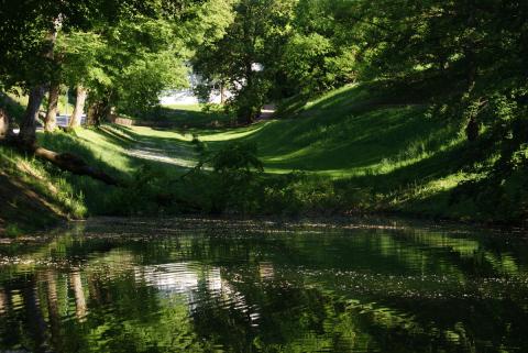 Bach und Teich im Landschaftspark Fürstenlager